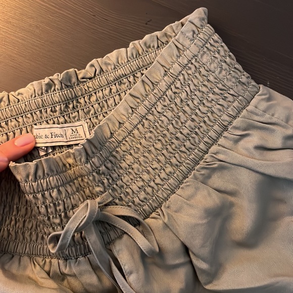 Sage flowy shorts - Picture 2 of 3